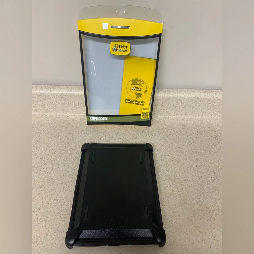 Otter Box Defender Series Case for iPad 2 - Black